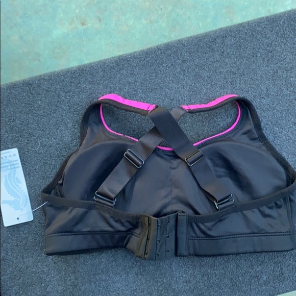 NEW Black & hot pink sports bra - Picture 3 of 3
